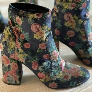 Velvet floral booties!